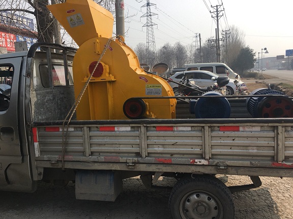 雙級粉碎機發往甘肅張掖